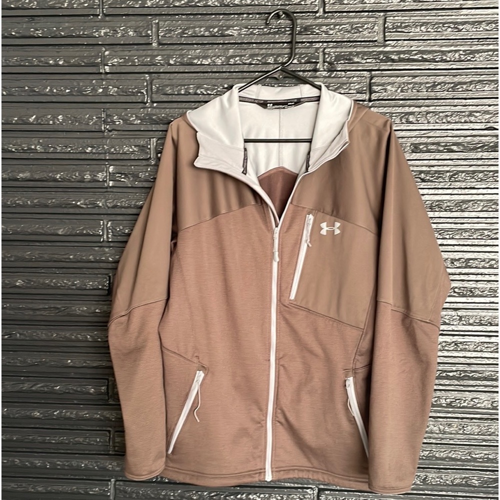 Under Armour, cold gear, reactor men’s jacket-gray lining trim detail.  Large